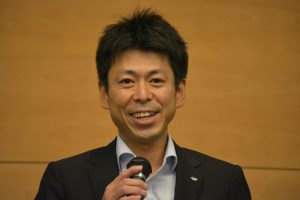 卒業生の部屋 まちづくり委員会　足立健太郎　君 JC生活を振り返り、自分の失敗から学んだ教訓について話しをしてくれました。とても心のこもったお話でした。 