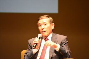 宮内庁元東宮侍従長　末綱隆　様 大分県別府市出身で、東京の官庁や日本有数の大企業で活躍をなされた経歴の末綱氏。自身の経験から、広瀬知事や岩出監督に鋭い切り口で質問をしてくださりました。