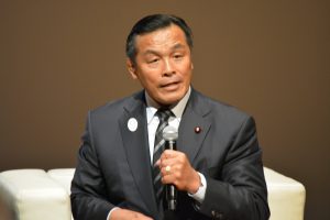 ゲスト講師① 衆議院議員　馳浩　氏 元文部科学大臣。教育部門の行政トップとしての執務経験から、多くの貴重なお話をいただきました。