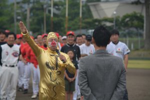 選手宣誓 突如、場外から乱入した謎の生物による選手宣誓