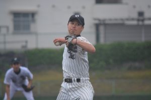 先発の軸丸投手 昨年の決勝戦では、中津相手の決勝戦で、最終回の５回途中まで一人もランナーを出さない完全試合ペースで、完全試合は逃したものの、見事、完封勝利を収めました。 昨年の決勝の再現がなるか。