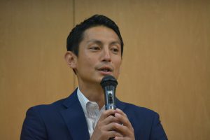 西貴之　特別顧問による講評 日本青年会議所で、「親ＤＯリトミック」の議案を、中島委員長が上程した際のエピソードなどをお話してくださりました。